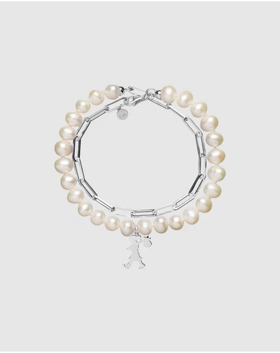 Karen Walker - Girl with the Pearls and Chain Bracelet