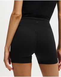 Cotton On Body Active - Ultra Soft Invisible Scrunch Shortie Shorts