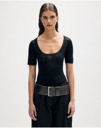 Minima Esenciales - Lorie Scoop Neck Sheer Tee