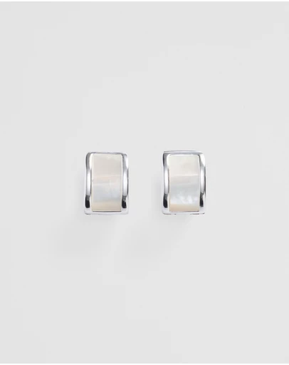 Country Road - Ivy Huggie Earring