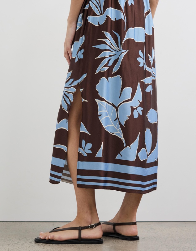 Minima Esenciales - Rhodes V-Neck Midi Dress