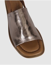 S by Sempre Di - Isere Flat Sandals