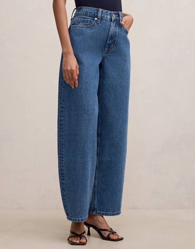 Forever New Petite - Emma Petite Mid Rise Barrel Jeans