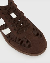 Betts - Wider Fit Berkleigh Lace-Up Casual Sneakers