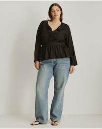 Atmos&Here Curvy - Lyric V-Neck Ruffled Long Sleeve Top