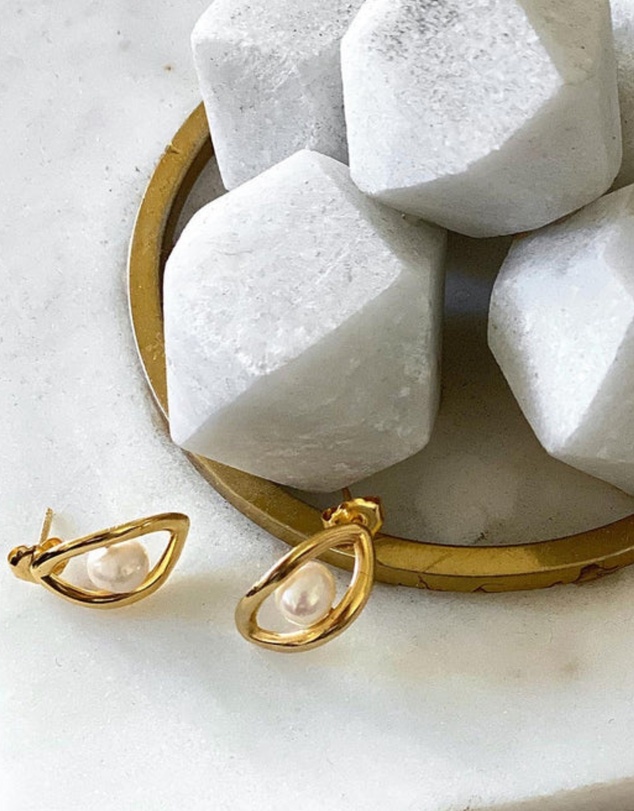 Ichu - Oval'd Pearl Stud Earrings, Gold