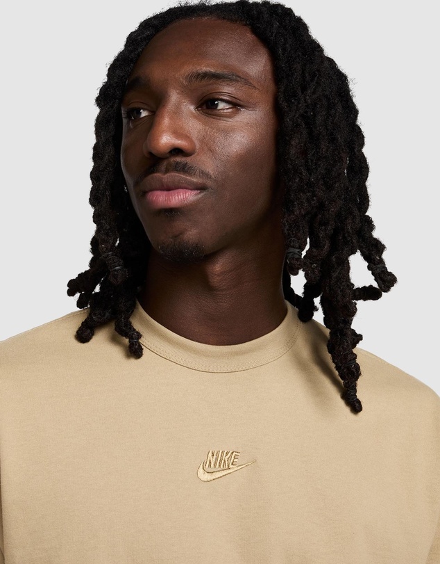 Nike - Sportswear Premium Essential Tee