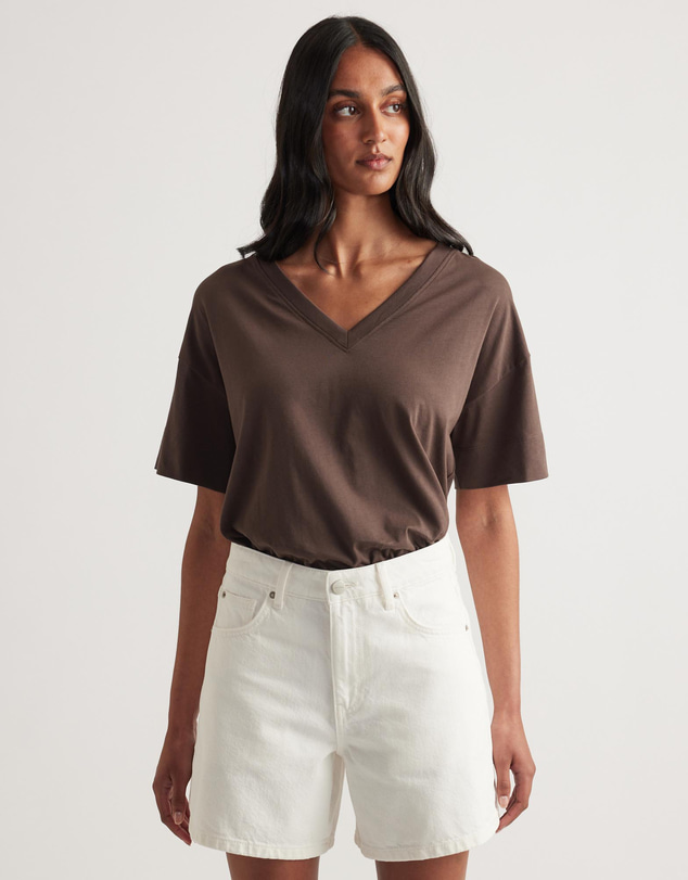 Decjuba - Selena Boxy V Neck Tee