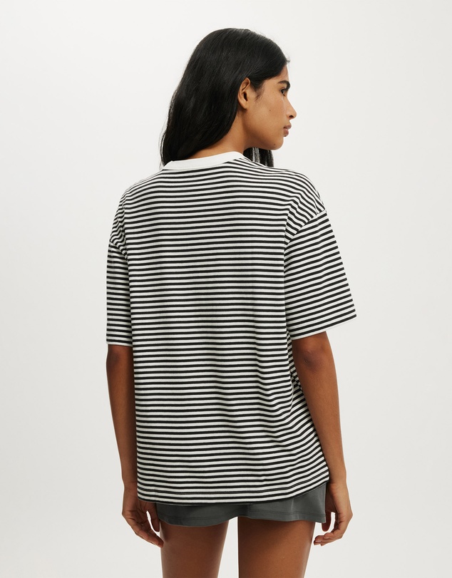 Cotton On - The Boxy Graphic Tee