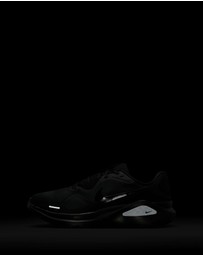 Nike - Structure 26 - Women's