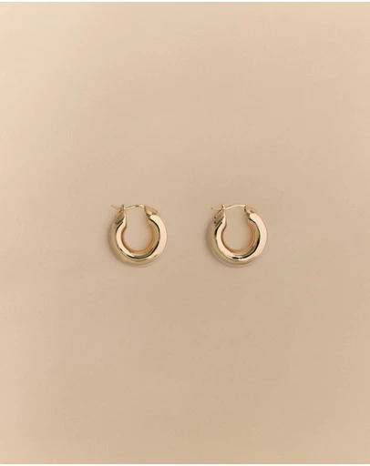 Trenery - Lutra Huggie Earrings in Tahini