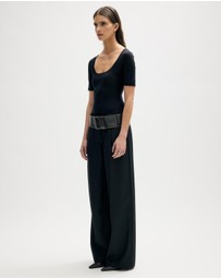 Minima Esenciales - Lorie Scoop Neck Sheer Tee