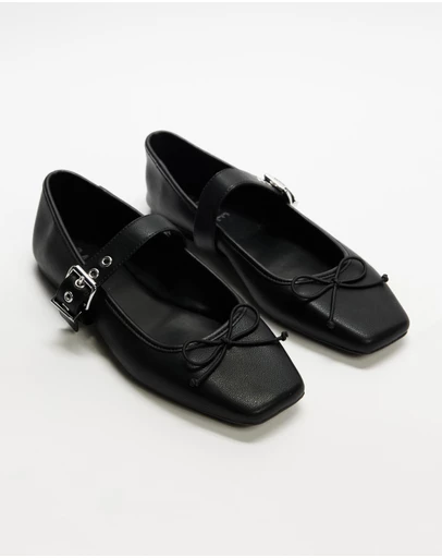Dazie - Poppy Buckle Ballet Flats