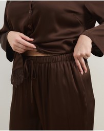 Atmos&Here Curvy - Pearl Lace Trim Long Sleeve Satin Pyjama Set