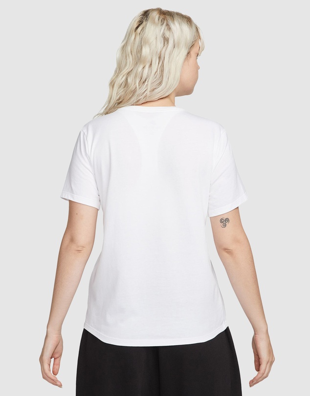 Nike - Sportswear Club Essentials T-Shirt