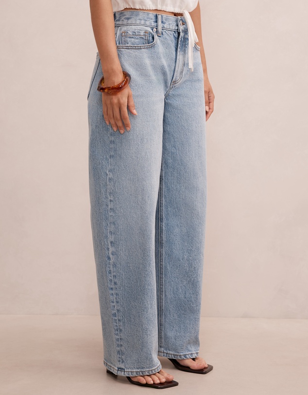 Forever New Petite - Emma Petite Mid Rise Barrel Leg Jeans