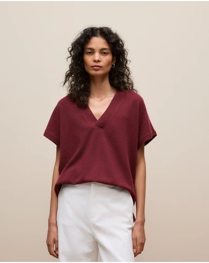 Trenery - Merino Cashmere Relaxed V Neck Knit in Auburn