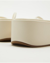 SPURR - Brynn Flatform Sandals - ONLINE EXCLUSIVE