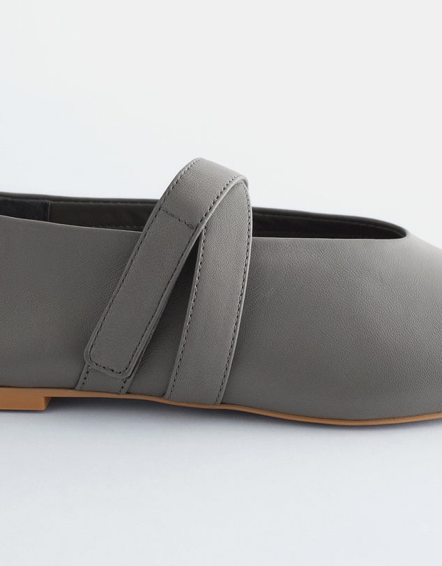 & Other Stories - Cross-Strap Leather Ballet Flats