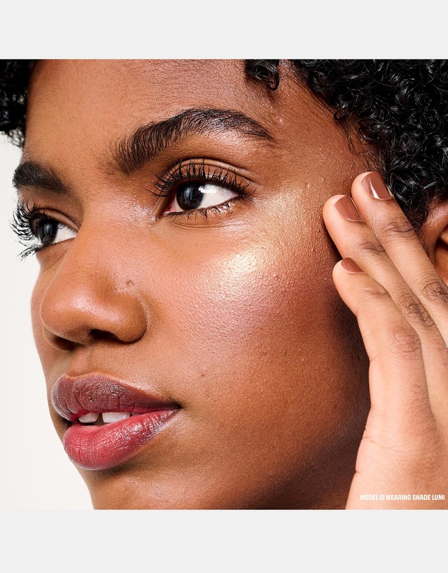 Benefit Cosmetics - Glow-la-la