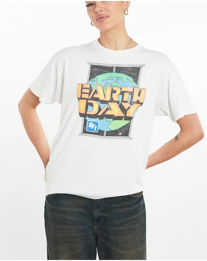 Vintage by The Real Deal - Pre Loved - Vintage 90s Earth Day Tee