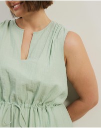 Atmos&Here Curvy - Verity Tiered V Neck Maxi Dress