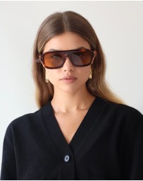 Soda Shades - Rozalia Russia x Soda Shades - Shade 004 Rich Tortoise