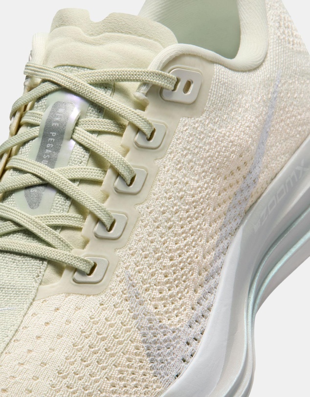 Nike - Pegasus Plus - Women's