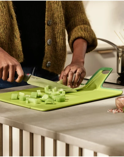 Joseph Joseph - Chop2Pot™ Plus Large Folding Chopping Board (Green)