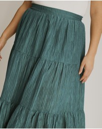 Atmos&Here Curvy - Clara Plisse Tiered Maxi Skirt
