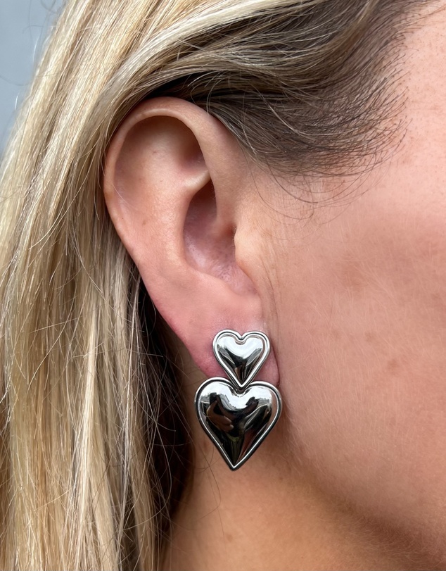 Izoa - Tana Heart Stud Earrings
