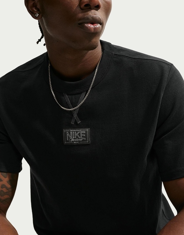 Nike - Sportswear Tailored Premium Patch Essentials T-Shirt
