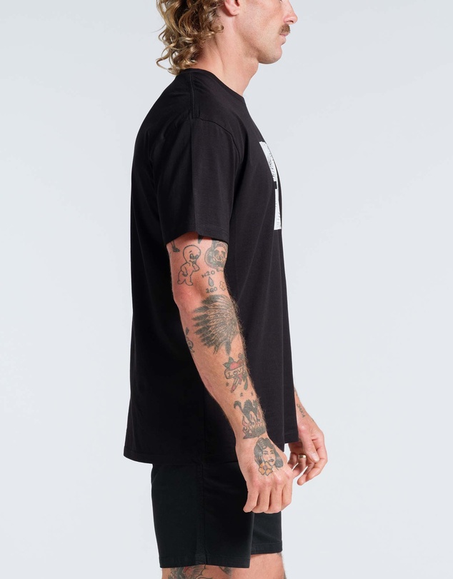Vacancy Co - Palm Frond Tee