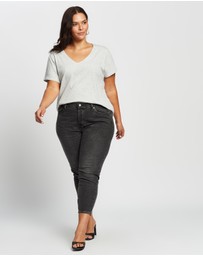 Atmos&Here Curvy - Organic Cotton V-Neck Tee