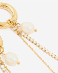Lovisa - Waterproof Gold Plated Stainless Steel Freshwater Pearl & Diamante Cup Chain Huggie Earrings