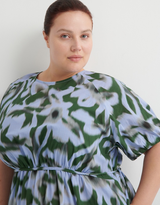 Kowtow - Illustrate Dress