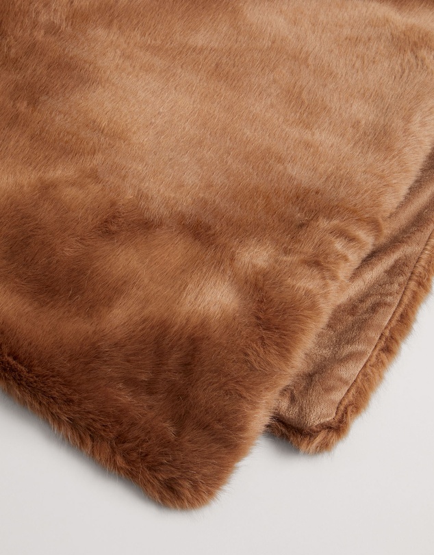 Country Road - Loui Faux Fur Throw