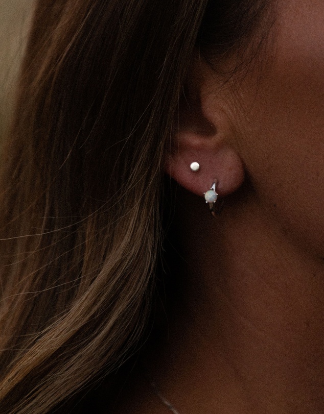 Ichu - Tiny Silver Dot Studs