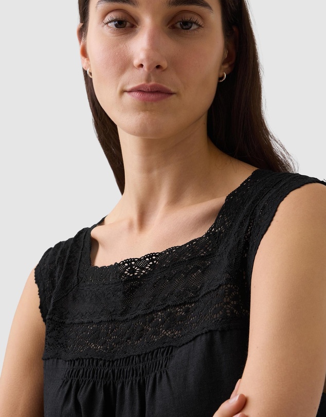 GAP - SS Crochet Square Neck Top