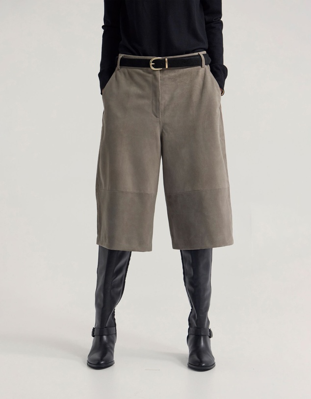 Oxford - Kiera Suede Bermuda Shorts