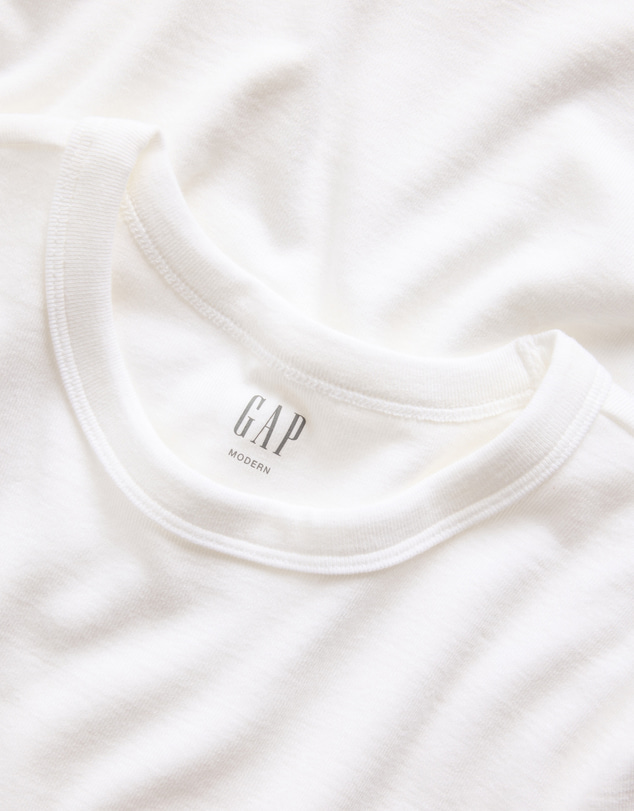 GAP - Modern Crewneck T-Shirt