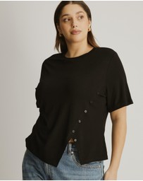 Atmos&Here Curvy - Chloe Asymmetric Button T-Shirt