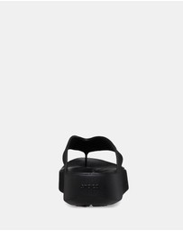 Crocs - Getaway Platform Flip - Women's