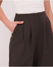 Calli - Evie Pleat Pants