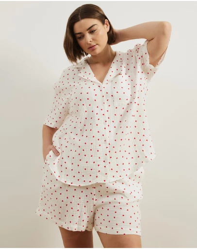 Atmos&Here Curvy - Violet Heart Shorts & Shirt Pyjama Set