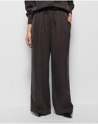 Commonry - Megan Pant