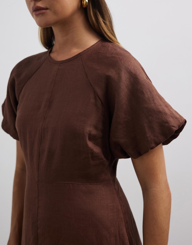 Minima Esenciales - Paityn Linen Maxi Dress