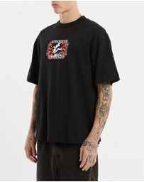 Kiss Chacey - Crowdsurf Street Tee