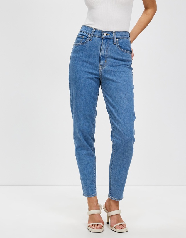 Levi's - High Waisted Mom Jeans