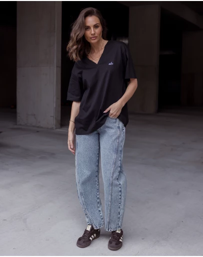 ALEXANDRA - Avara V-Neck T-Shirt Black